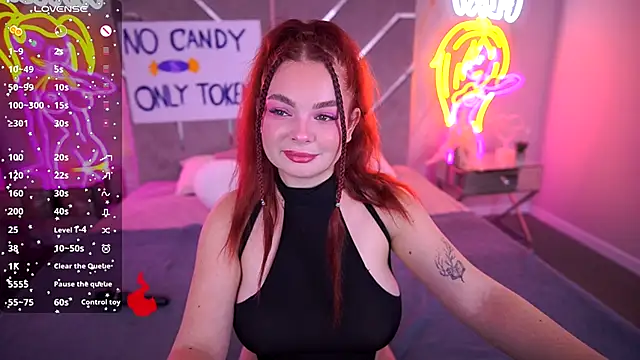 Snapshot of CarolinaDia chatting on 10/31/25, 08:27 CarolinaDia online show from 10/31/25, 08:27