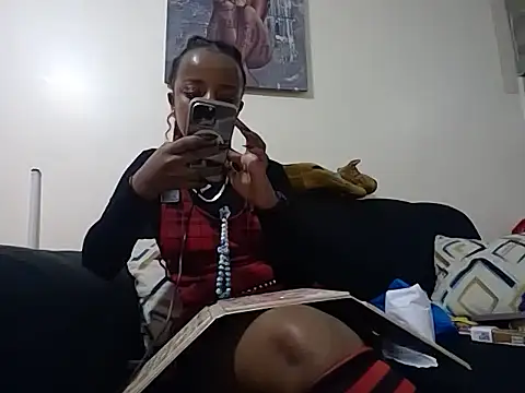 Snapshot of hoely_grail01 chatting on 01/16/26, 07:18 hoely grail01 online show from 01/16/26, 07:18