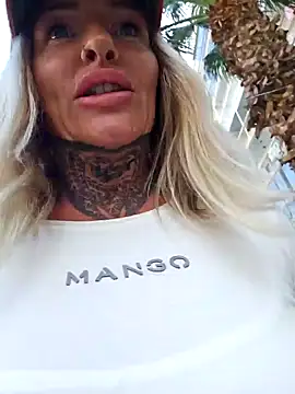 YourMommyBlair online show from 11/12/25, 11:03