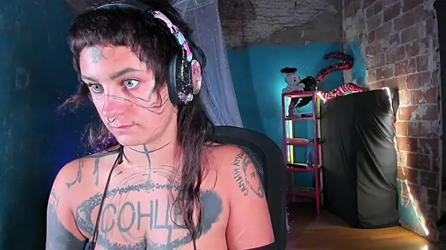 lady sontse  online show from 10/14/25, 06:30