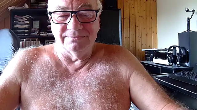 Snapshot of biggandybig chatting on 07/01/26, 10:26 biggandybig online show from 07/01/26, 10:26