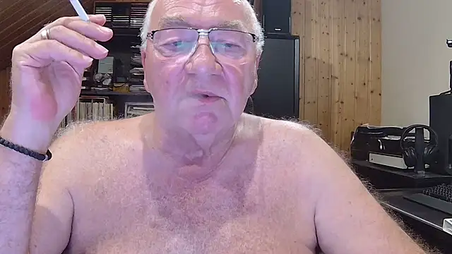 Snapshot of biggandybig chatting on 06/03/26, 10:03 biggandybig online show from 06/03/26, 10:03