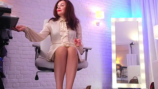 Nylon Legs online show from 12/03/25, 09:47