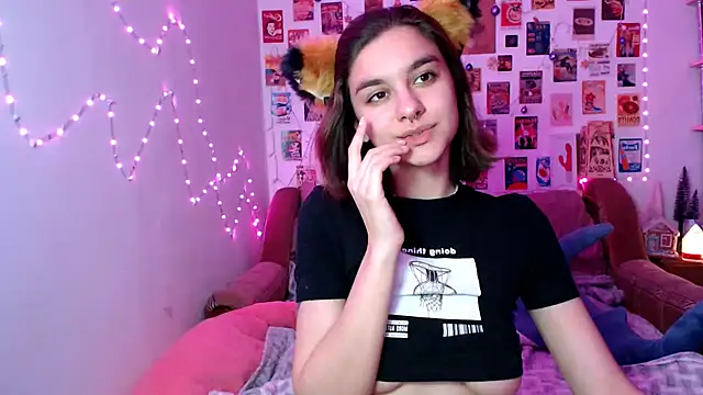 Snapshot of Celine_Dionn chatting on 12/13/24, 02:38 Celine Dionn online show from 12/13/24, 02:38