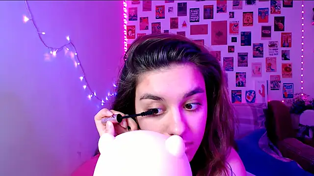 Snapshot of Celine_Dionn chatting on 02/16/25, 12:10 Celine Dionn online show from 02/16/25, 12:10