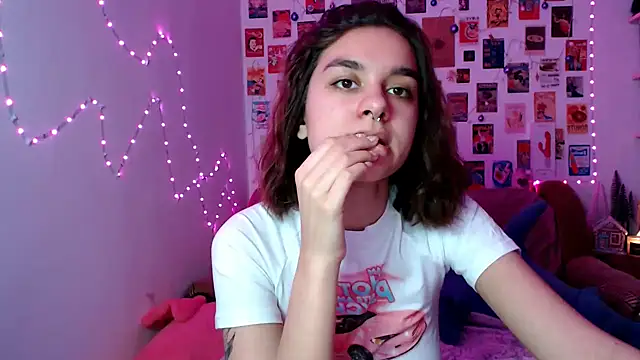 Snapshot of Celine_Dionn chatting on 12/18/24, 11:13 Celine Dionn online show from 12/18/24, 11:13