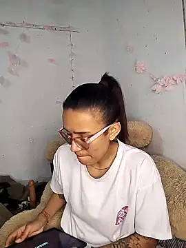 Yaumiko online show from 02/16/26, 08:29