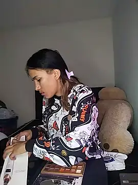 Yaumiko online show from 06/01/26, 12:27