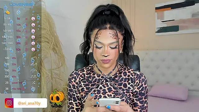 LOISE-XX online show from 10/30/25, 08:01