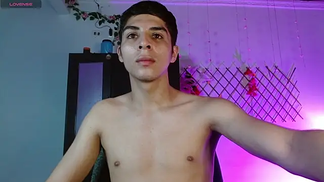 Snapshot of justin_alexxx chatting on 12/04/24, 06:55 justin alexxx online show from 12/04/24, 06:55