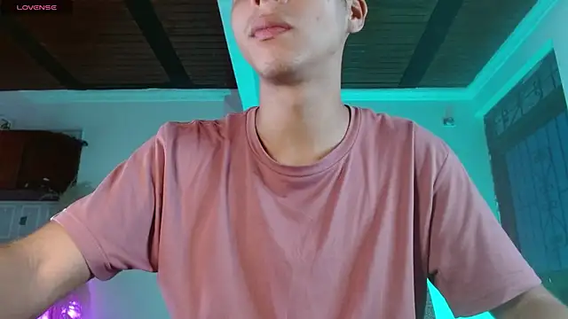 Snapshot of justin_alexxx chatting on 01/31/25, 06:25 justin alexxx online show from 01/31/25, 06:25