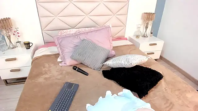 Snapshot of Twwiiggy chatting on 01/16/26, 08:02 Twwiiggy online show from 01/16/26, 08:02