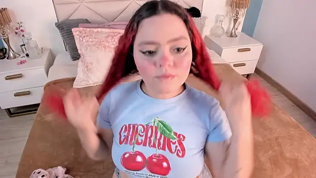 Snapshot of Twwiiggy chatting on 02/15/26, 08:08 Twwiiggy online show from 02/15/26, 08:08