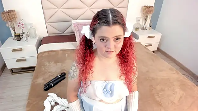 Snapshot of Twwiiggy chatting on 01/13/26, 08:02 Twwiiggy online show from 01/13/26, 08:02