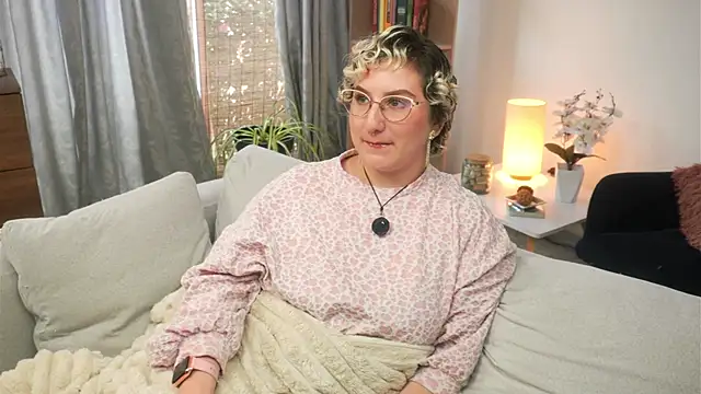 Ximenna Cruz online show from 04/14/26, 07:30