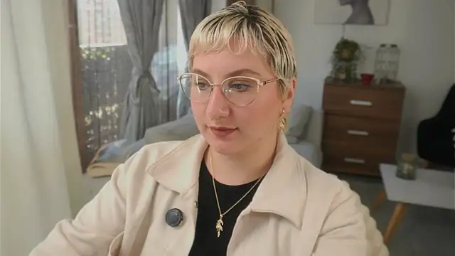 Ximenna Cruz online show from 01/11/26, 12:23