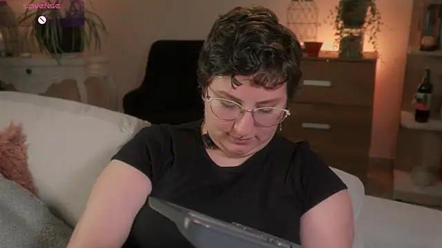 Ximenna Cruz online show from 11/16/25, 11:19