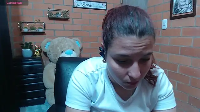Snapshot of alexia_87 chatting on 09/19/25, 11:20 alexia 87 online show from 09/19/25, 11:20