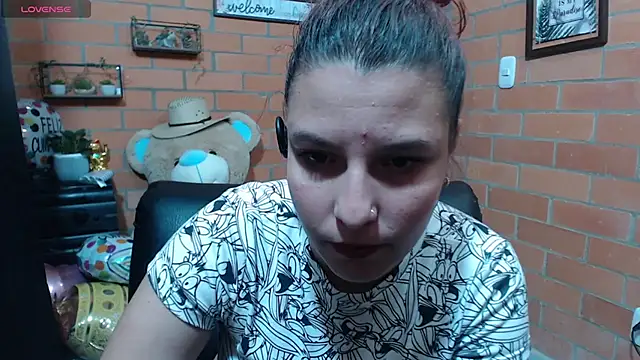 Snapshot of alexia_87 chatting on 10/18/25, 03:19 alexia 87 online show from 10/18/25, 03:19