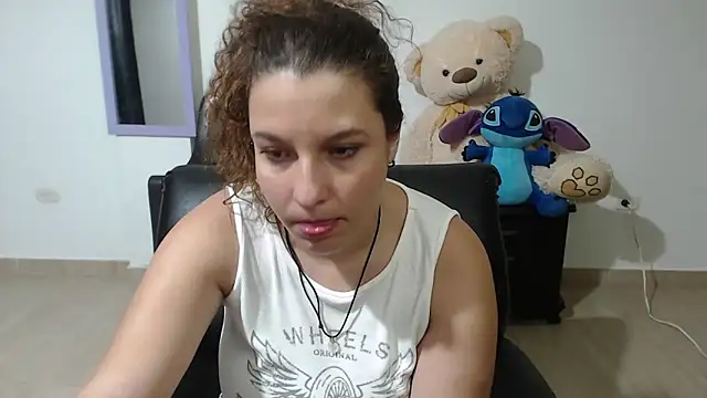 Snapshot of alexia_87 chatting on 02/09/25, 08:10 alexia 87 online show from 02/09/25, 08:10