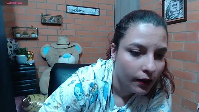 Snapshot of alexia_87 chatting on 10/16/25, 10:51 alexia 87 online show from 10/16/25, 10:51