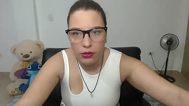 Snapshot of alexia_87 chatting on 02/23/25, 03:35 alexia 87 online show from 02/23/25, 03:35