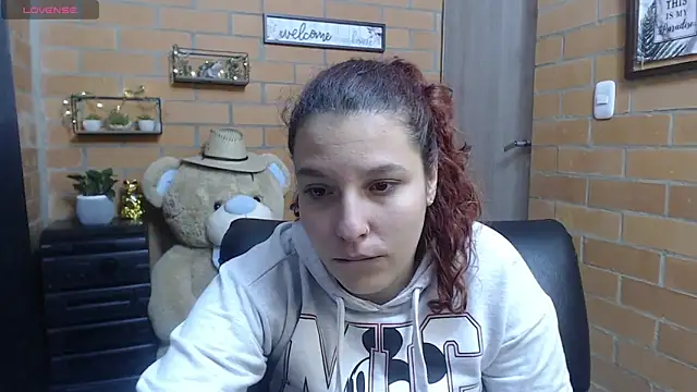 Snapshot of alexia_87 chatting on 09/21/25, 12:38 alexia 87 online show from 09/21/25, 12:38