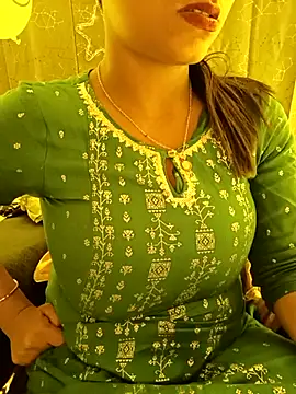 Snapshot of Divya_girl chatting on 03/02/25, 04:47 Divya girl online show from 03/02/25, 04:47