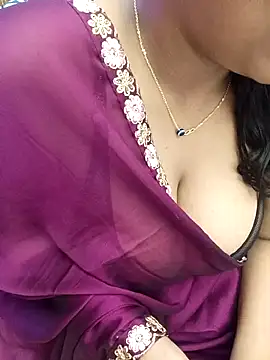 Snapshot of Divya_girl chatting on 07/08/26, 01:08 Divya girl online show from 07/08/26, 01:08