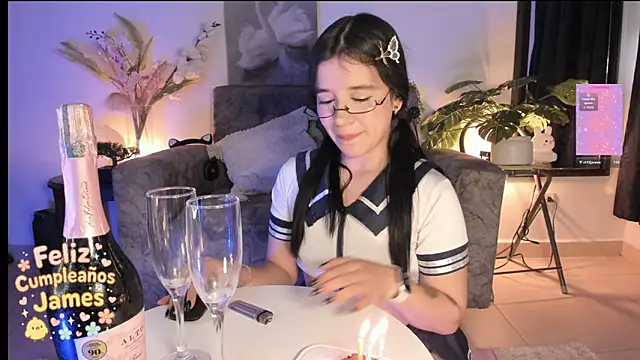 Naughtylittlegirl  online show from 09/30/25, 10:27