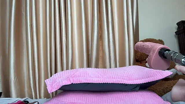 Snapshot of SexyAudreyFuck chatting on 10/14/25, 12:33 SexyAudreyFuck online show from 10/14/25, 12:33