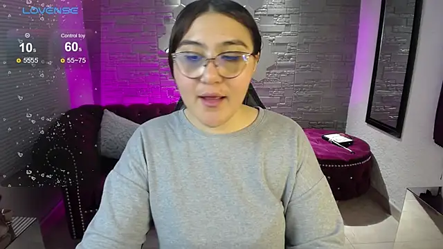 Snapshot of conniejames_m chatting on 06/18/26, 01:05 conniejames m online show from 06/18/26, 01:05