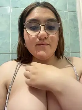 Snapshot of conniejames_m chatting on 09/20/25, 04:28 conniejames m online show from 09/20/25, 04:28