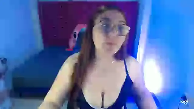 Snapshot of conniejames_m chatting on 03/07/25, 12:45 conniejames m online show from 03/07/25, 12:45