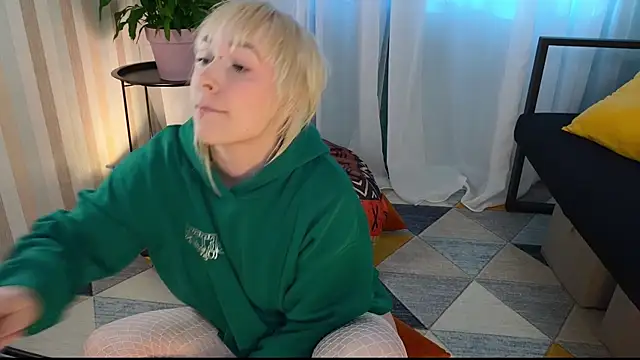 Snapshot of EmmyAmbros chatting on 07/17/26, 03:15 EmmyAmbros online show from 07/17/26, 03:15