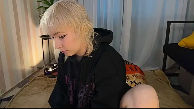 Snapshot of EmmyAmbros chatting on 07/11/26, 01:28 EmmyAmbros online show from 07/11/26, 01:28