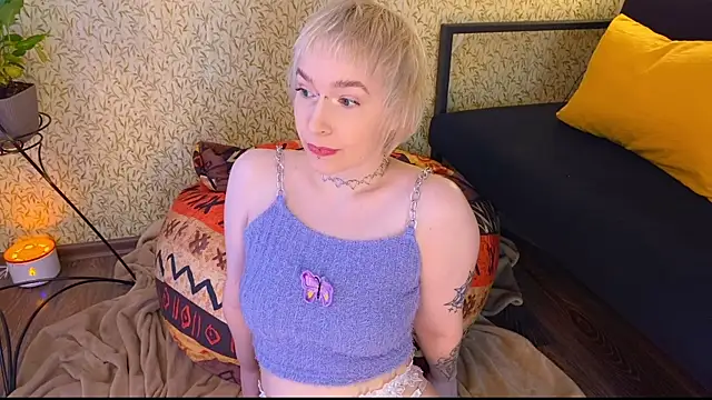 Snapshot of EmmyAmbros chatting on 03/02/25, 12:14 EmmyAmbros online show from 03/02/25, 12:14