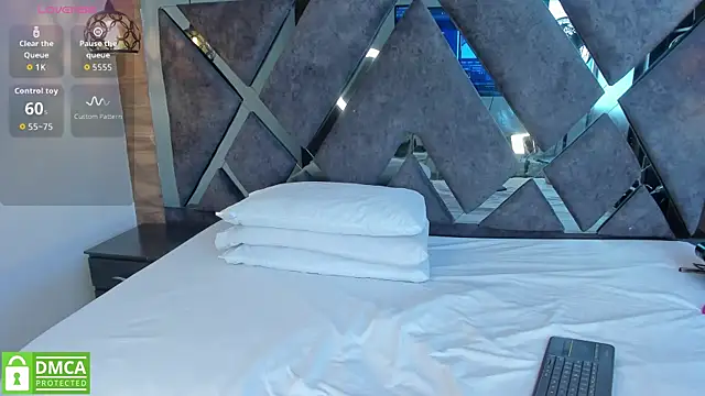 Venus velez  online show from 02/11/26, 01:11