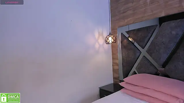 Venus velez  online show from 06/23/26, 12:47