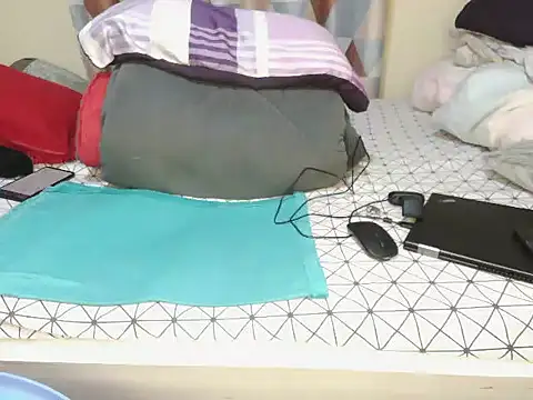 HoLy-ViRgiN online show from 11/05/25, 04:10