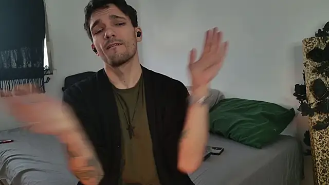 Snapshot of JackDesFeux chatting on 11/18/25, 04:10 JackDesFeux online show from 11/18/25, 04:10