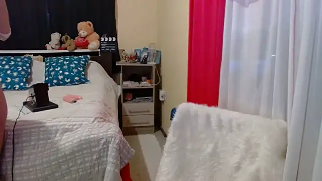 Snapshot of Brunna_Ella chatting on 06/25/26, 05:51 Brunna Ella online show from 06/25/26, 05:51