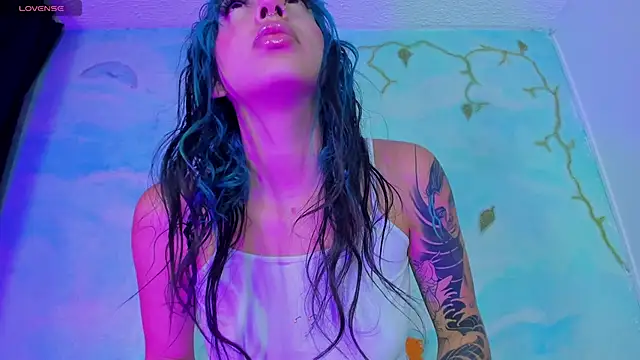 SaturnooStonee online show from 10/22/25, 06:35