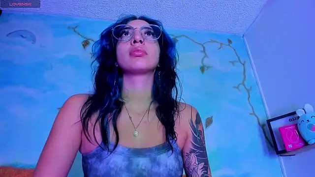 SaturnooStonee online show from 04/19/26, 01:39