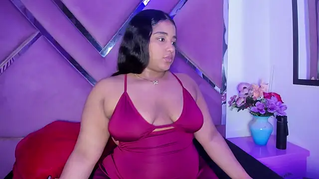 Sofia Hernandez  online show from 12/19/25, 02:48