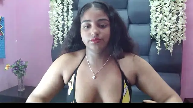Snapshot of Sofia_Hernandez_ chatting on 02/04/25, 02:39 Sofia Hernandez online show from 02/04/25, 02:39
