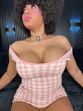Snapshot of kendall_coxx chatting on 07/06/26, 03:03 kendall coxx online show from 07/06/26, 03:03
