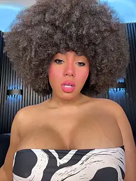 Snapshot of kendall_coxx chatting on 06/06/26, 05:01 kendall coxx online show from 06/06/26, 05:01
