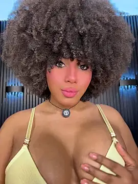 Snapshot of kendall_coxx chatting on 07/10/26, 04:45 kendall coxx online show from 07/10/26, 04:45