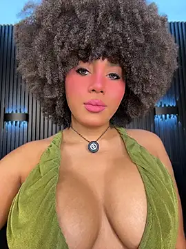 Snapshot of kendall_coxx chatting on 07/19/26, 04:32 kendall coxx online show from 07/19/26, 04:32